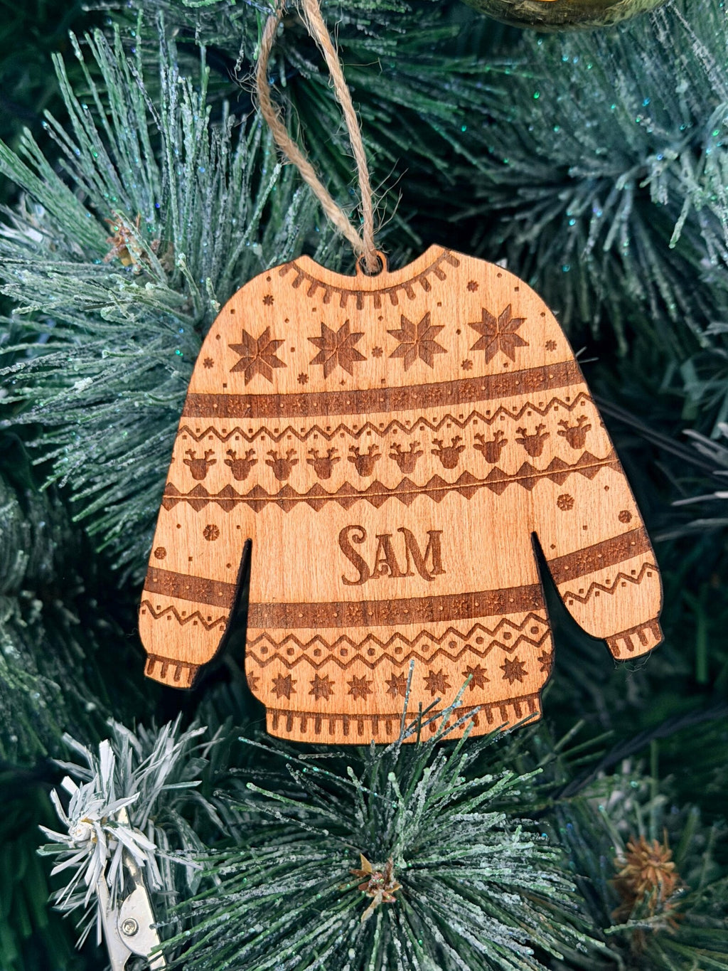 Wooden Christmas Jumper Hanging Ornament – Festive Xmas Tree Decoration – Cute Holiday Keepsake - Personalised